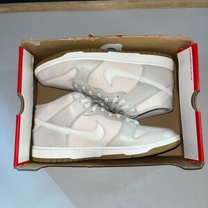 Nike Men's Sneakers - White and Gray
